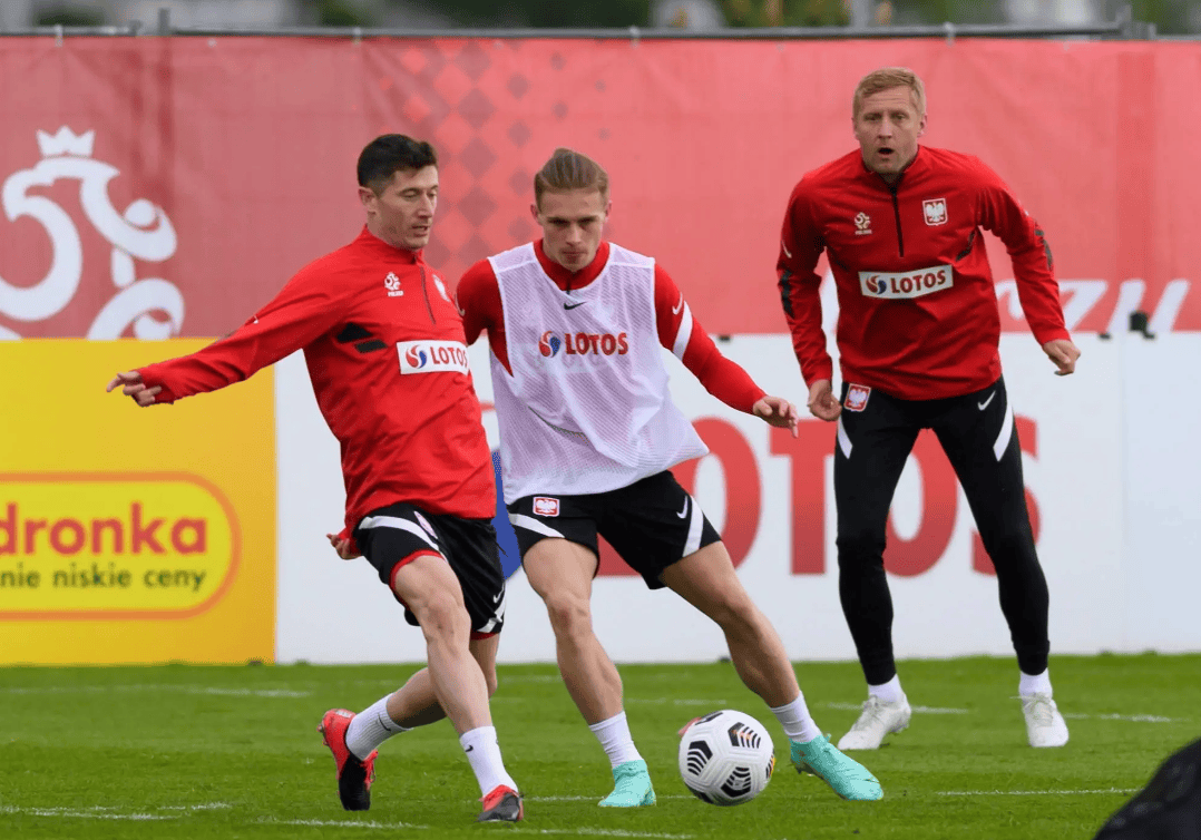 欧洲足球赛场实力对决激情四射，球队竞逐的简单介绍