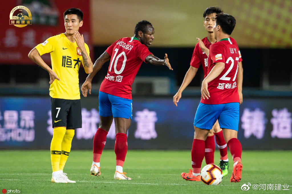 包含河南建业惨遭逆转，积分榜位置遭受挑战的词条