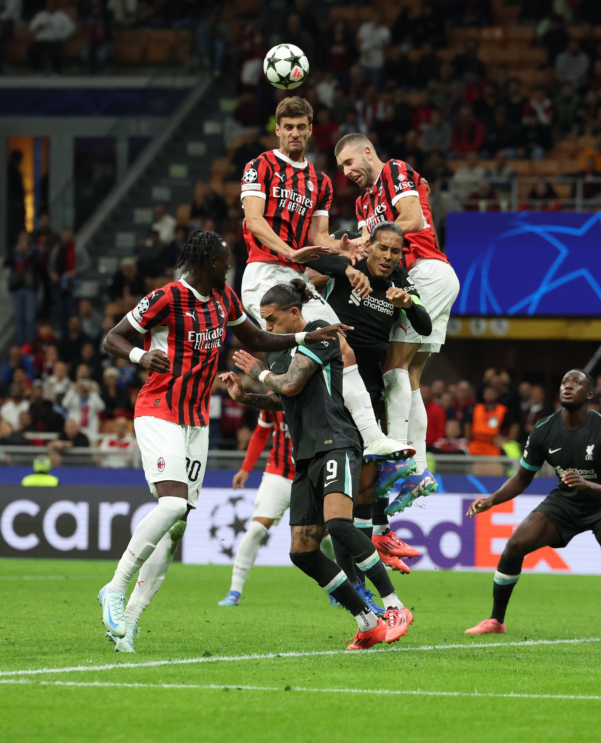 爱游戏电竞-AC米兰战平阿贾克斯，双方激烈对抗