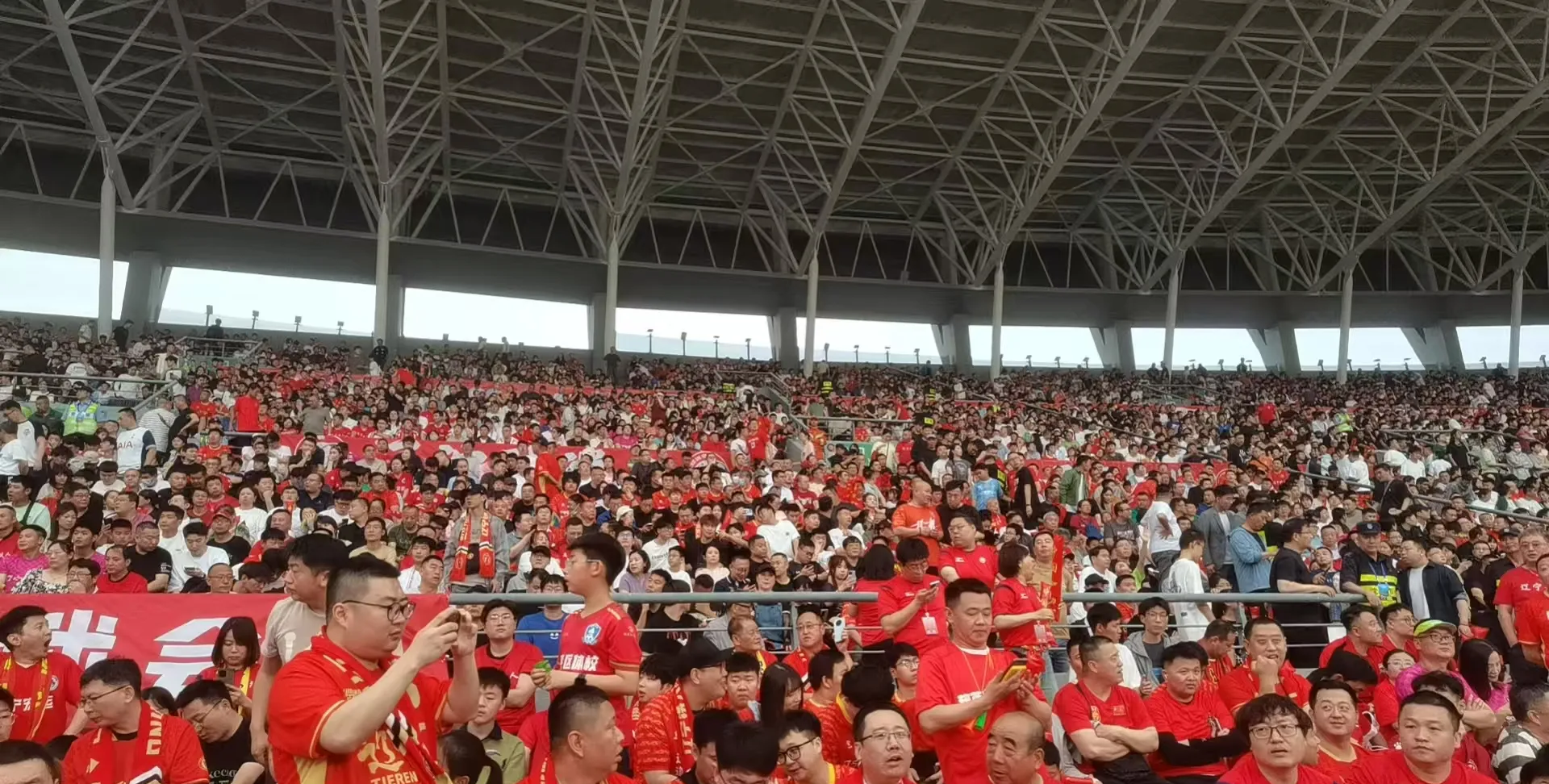 爱游戏网页版-关于队员技艺纷呈，观众纷纷欢呼喝彩！的信息