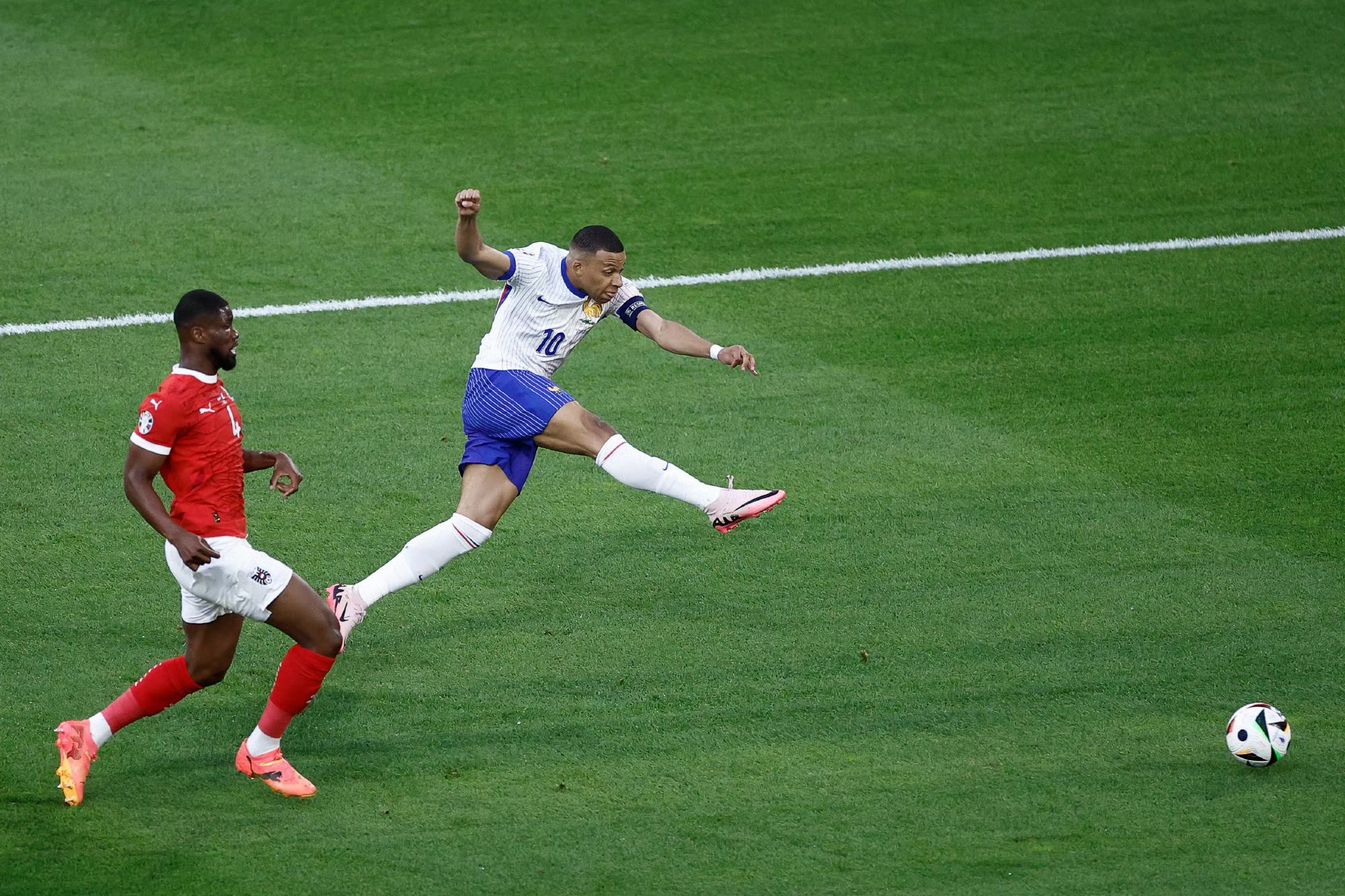 奥地利队在比赛中展现出强大实力 奥地利队在比赛中展现出强大实力