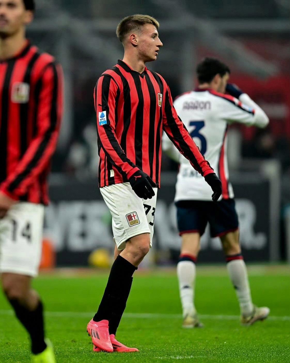 包含AC米兰后卫集训备战关键比赛,调整防线战术的词条 包含AC米兰后卫集训备战关键比赛,调整防线战术的词条