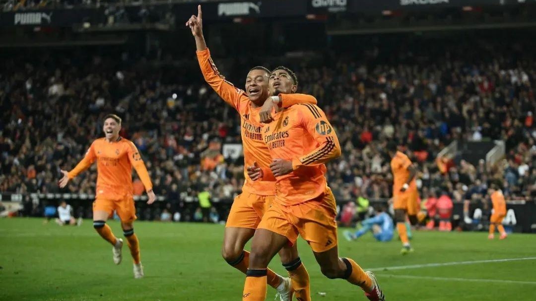 爱游戏直播-瓦伦西亚客场遭遇惨败，陷入颓势