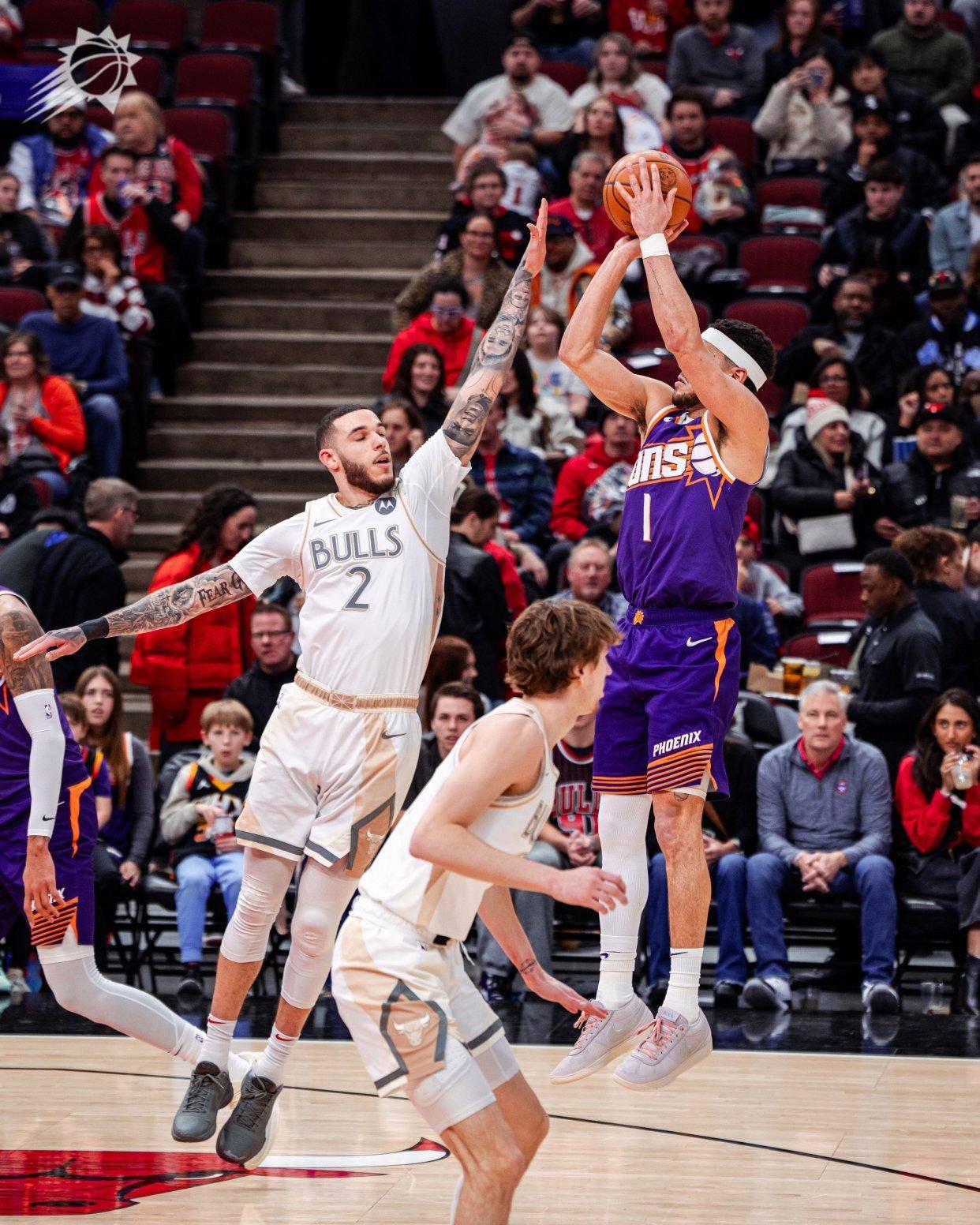 爱游戏官方-包含太阳惨败开拓者，布克砍下35分的词条