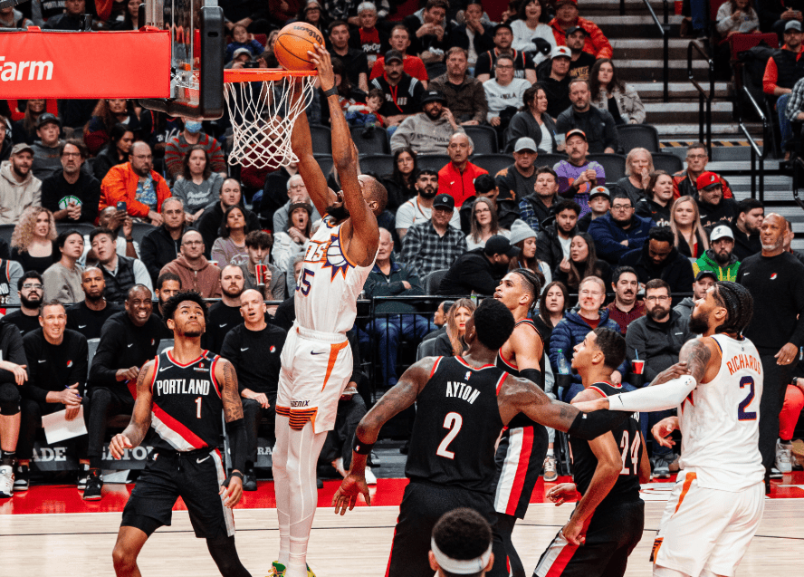 包含太阳惨败开拓者,布克砍下35分的词条 包含太阳惨败开拓者,布克砍下35分的词条