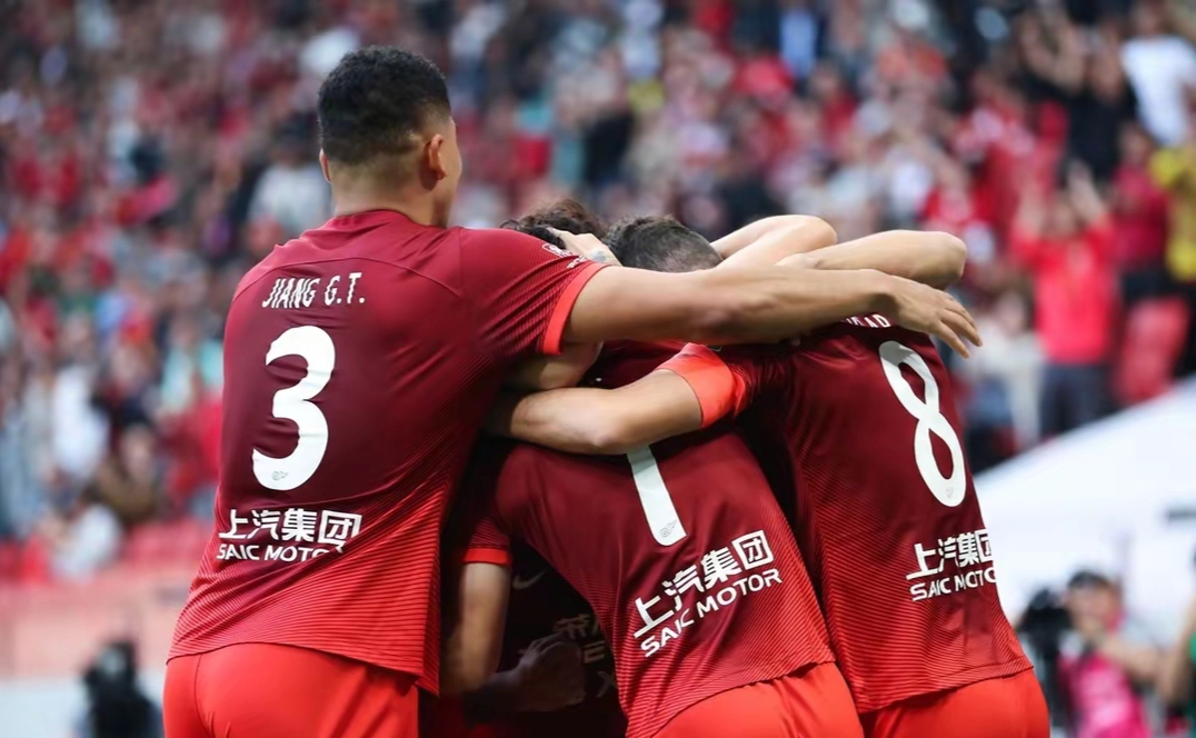 包含上港豪取主场胜利，继续领跑中超的词条