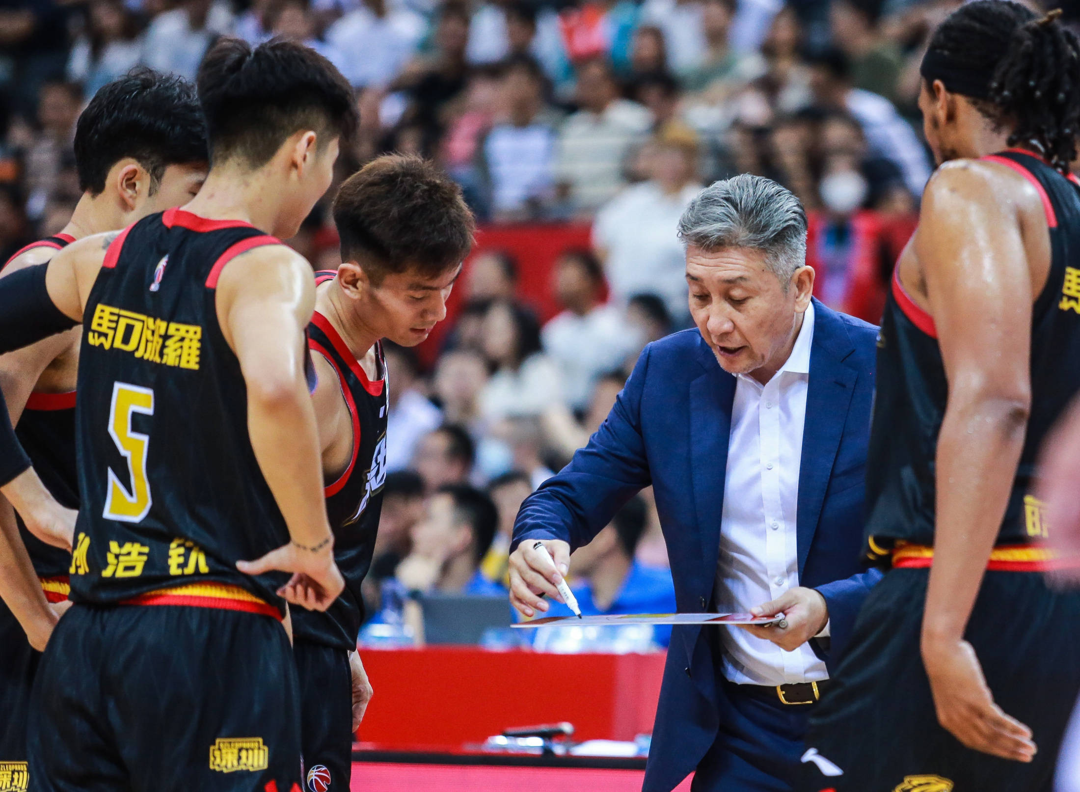 深圳男篮主场失利,需要找回比赛状态 深圳男篮主场失利,需要找回比赛状态