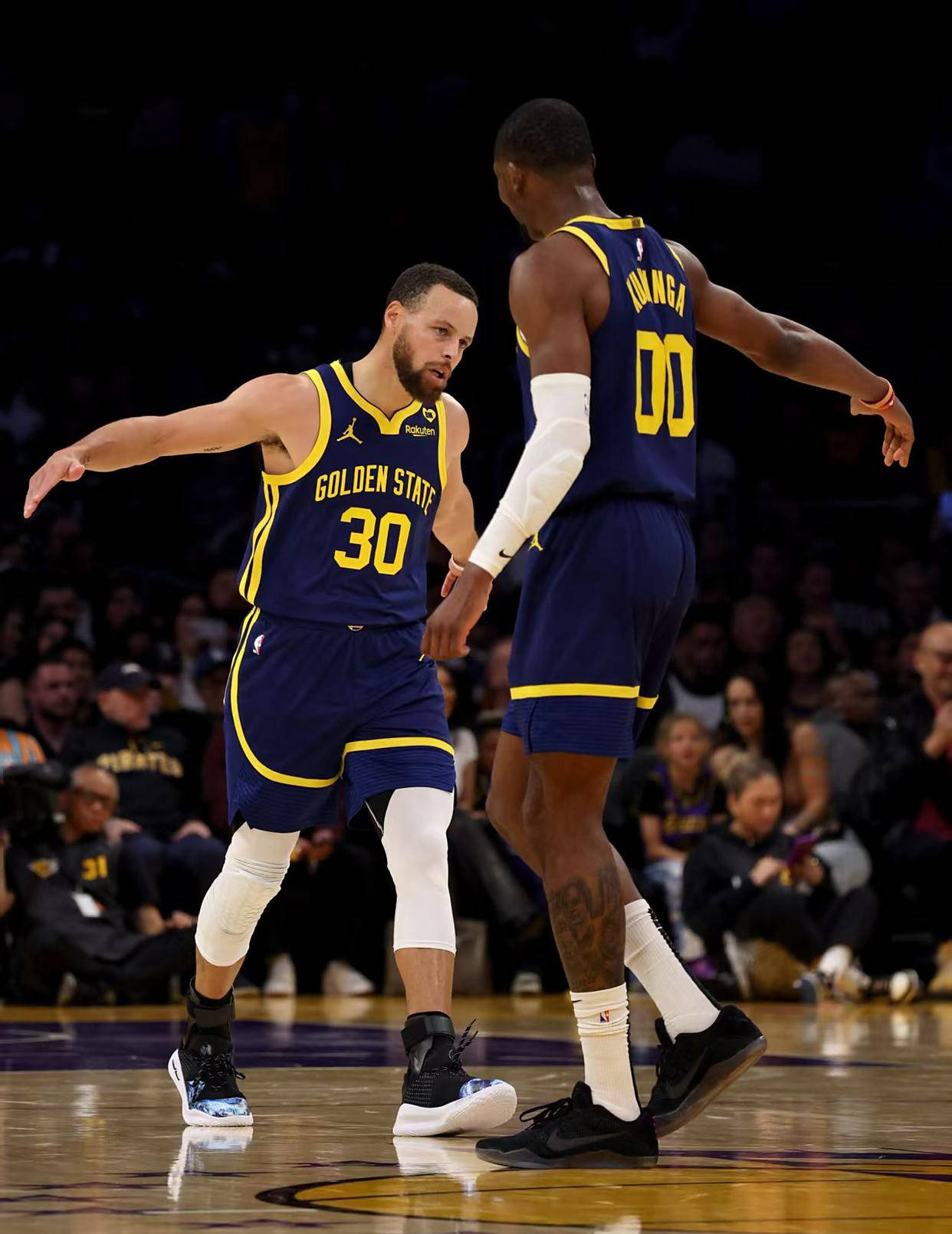 包含勇士老将回归赛场，为球队带来新活力的词条