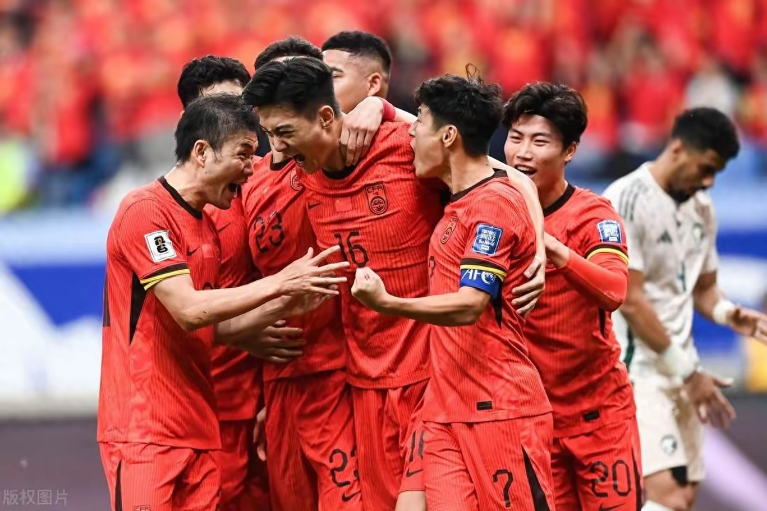 关于国内足球比赛狭路相逢，球队实力对决的信息