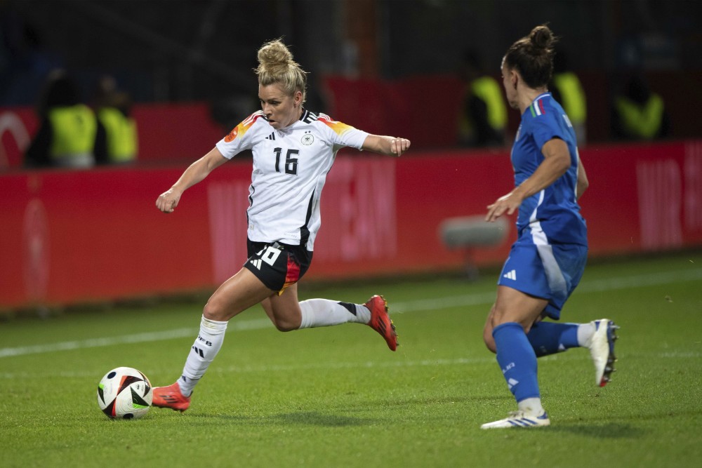 爱游戏app-意大利女足比赛赢得观众喝彩