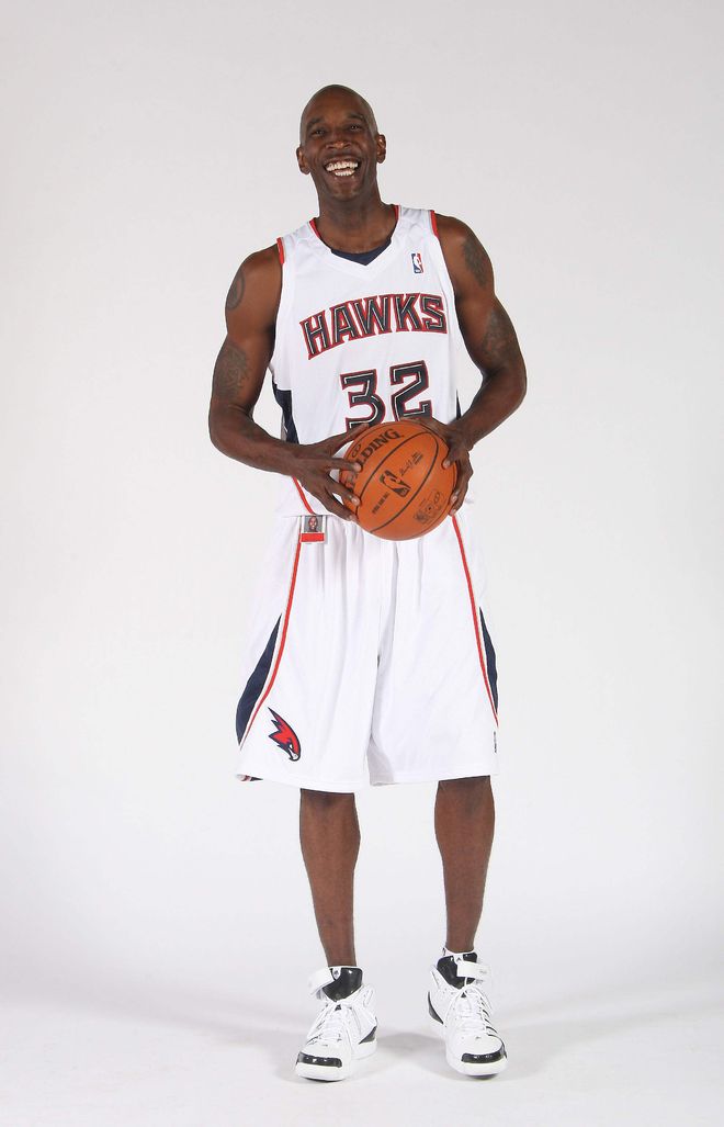 加拿大球员约翰史密斯签约欧洲俱乐部，展现职业生涯新篇章的简单介绍